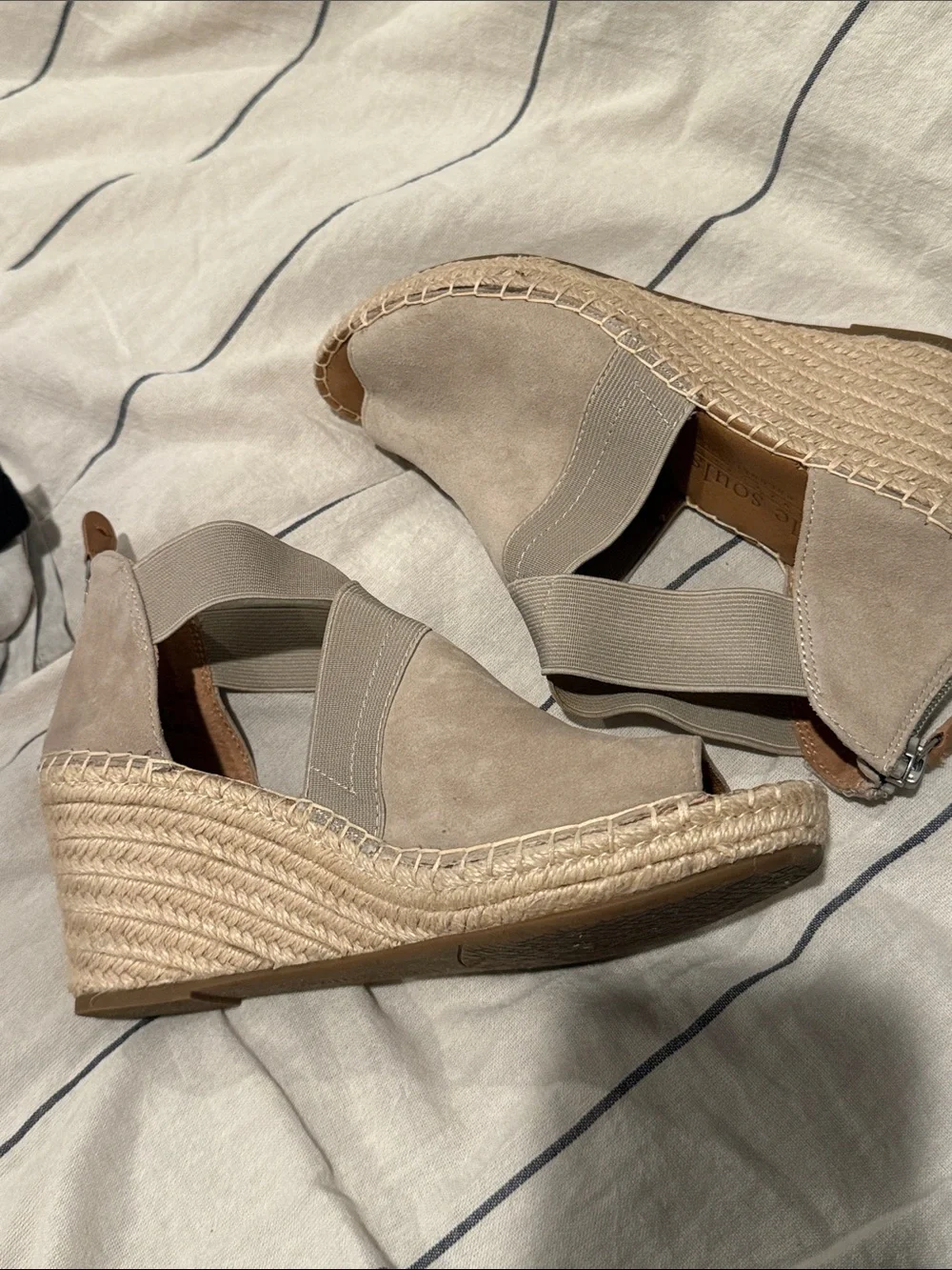 Gentle Souls by Kenneth Cole Colleen Wedge Espardrille Sandals. 7